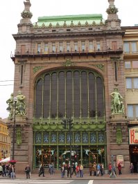 в Петербургском Елисеевском магазине тоже ходят как в Музей !