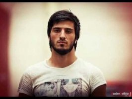 Вот черный петух.А это так,птица.