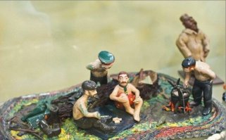 Это перепост с Пикабу 
Автор модели вас не услышит в этом посте.
Там в другом своём посту автор модели еще из хлеба разные поделки демонстрирует