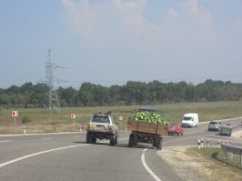 Не только. Чаще просто "на природу". 

Вот моя "экспедиция Три моря": 
(Сага о 14-и частях. :) ) 

Тоже страну немного посмотрели.