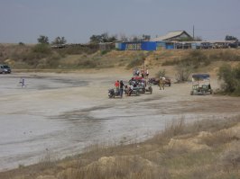 Не только. Чаще просто "на природу". 

Вот моя "экспедиция Три моря": 
(Сага о 14-и частях. :) ) 

Тоже страну немного посмотрели.