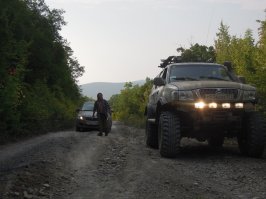 Не только. Чаще просто "на природу". 

Вот моя "экспедиция Три моря": 
(Сага о 14-и частях. :) ) 

Тоже страну немного посмотрели.