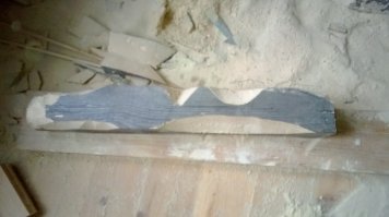 Ну да крутая постанова,у входа в гараж он дерево шлифует)))Круть я вот тестю стул делал,из обычных брусов 20 см пыли))На заднем плане одного из фото пыль от одной маленькой ножки!