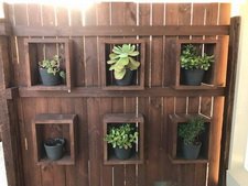 -Пациент, да у вас тут горшки с цветами!
-Вот, вот, за ними он и прячется.
Зы: Отыщите червячка.