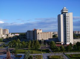 Офисное здание "Беларуськалия" Солигорск. В простонародье именуется "Робот" Дата постройки начало 80-тых. Монолит.