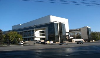 Театр драмы им.Горького г.Ростов-на-Дону
Здание построено в виде трактора