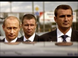 C права (совсем с права) нонешний губернатор Тульской области похоже...