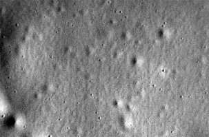 Вот снимок с самого близкого расстояния, потом Мессенджер разбился о поверхность. Засрал всю тему, лайкодрочер, блин