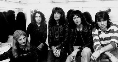 Rainbow Блэкмор
Dire Straits
Deep Purple
Scorpions
И кончно Pink Floyd с Сидом :)
+Эрик Клэптон и Карлос Сантана

зы пишу комент под Rainbow Kill the King - всем бобра