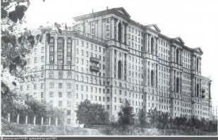 Вот сталинский дом. До сих пор как новенький.))