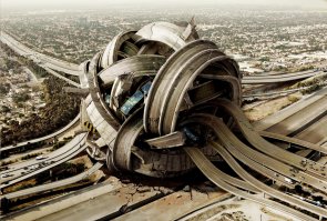 А вот Москва. Стоимость развязки - один олимпиард долларов! И ей особенно гордится пробянин.