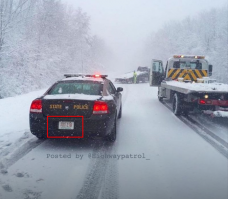 Интересно, почему на этих двух разных труперах из Нью-Гэмпшира одинаковые номера?