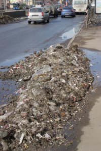 Как вам Центральная улица? Мне кажется что она узкая и неровная? Мы с вами соседи, я через железную дорогу живу. Суть обсуждения была в том, что о городе много говорят восхищенных слов, а не о том что в нем НЕТ чего либо, понятное дело что в нем есть все, но какое. Раз мы рядышком живем можно взять парк Есенина, вот почему из него не сделать, уютный парк, скамеек мало, к воде опасный доступ, с ребенком страшновато, убирается редко, мусорки забиты до предела, половина рядом лежит, парк аттракционов смех просто. Вот диво остров, ну шикарно же сделано, вот, так и надо везде! Музеи, да их много, вот недавно сводил мелкого в музей воды и что это? ну смех же! артиллерийский музей, ничего не поменялось, больше нового интересного, больше. Не буду с вами спорить, у каждого все таки свой взгляд, может действительно придираюсь, но, пару фоток из моего альбому скину, так каждый год, когда снег выпадает))