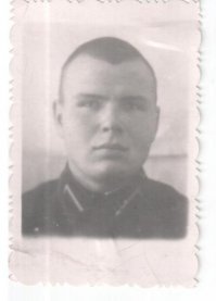 спасибо поляку. Мой дед Михаил Васильевич форсировал Вислу и участвовал в освобождении Варшавы. Второй дед Василий Никонович предположительно пропал без вести в декабре 44-го в Польше.