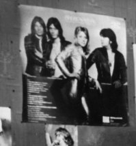 В 70-х чёрно белой фотографии были рады.