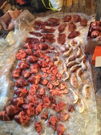 для этого и выращивают, чтобы потом убивать и употреблять в пищу..... деликатесы в москве дорого стоят