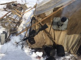 когда по тундре стадо гоняют по одному или вдвоем живут в палатках
