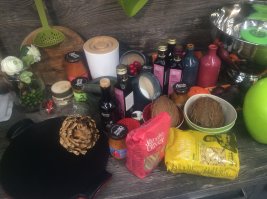 Его рецепты - 50% моих удачных блюд. И ещё Гордон Рамзи, Пит Эванс и Ману Фидель. люблю его линейку продукции для вкусной и быстрой готовки