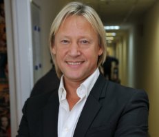  "Зааапомни меняааа молодым и красиииивым"