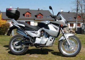 Это Ява 650 Дакар, хороший лисапед.