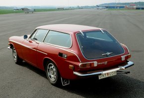 Ну вообще был такой вид кузова в 70-80 гг. как shooting brake и сейчас его чет снова начали популизировать.
Например у BMW и Volvo были очень интересные модели.
А этот шеви из поста выглядит не очень, если честно.