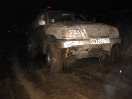 "Когда друг сказал, что решил брать китайца." 

И что? 

"Китаец" - "Китайцу" рознь. 
Там много заводов. Есть лучше, есть хуже. 

В СССР "Запорожец" и "Инвалидки" явно не конкуренты "Волге" были. 

У меня Great Wall Safe. 

Езжу на нем с 2007 года. 
Нормальная машина. 
Не "Лексус", конечно. :) 
Но вполне себе авто. 
Не сгнил, даже особо и ржи нет, 
в основном только там, где "о перебегающие 
дорогу елки" бился. 

Не скажу, что совсем не ломался. 
Но явно реже, чем наши марки. 
Есть с чем сравнить. 

И да, у меня наша, Гжельская, сборка. 
А она, увы (докатились), считается немного хуже, чем китайская.