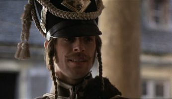 Про кирасы и шлемы у мушкетёров не слыхал, но я довольно сильно интересовался 17 в., возможно позже их оснащали так, наверняка были и такие периоды. в 17 в. максимум что было у мушкетёров - чашка стальная в шляпе, она придавала форму и спасла как-то принца Кондэ от удара в голову. про сабли не знаю, мушкетёры с ней не сталкивались, в основном с рапирой, поскольку к европейской сабле они не успели, а с турецкой не сталкивались. А про косы истинно так - вот так выглядели гусары при Наполеоне (из Дуэлянтов Кэррэдайн), отличный кстати фильм, Ридли Скот очень постарался.