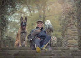 Очень люблю фотоработы немецкого фотографа Тани Брандт: у неё живут несколько сов и умнейшая овчарка Инго.
Здесь можно посмотреть её фотографии