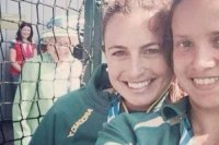 Фотобомба - это когда фоткаешь себя, а потом на фото видишь сзади королеву...