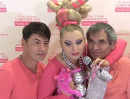 Ну ну... 

"скандал вокруг очередной выходки Лены Лениной обернулся печальными последствиями ― котенок, которого писательница перекрасила в розовый цвет, чтобы дополнить свой образ на "розовой вечеринке", скончался от интоксикации."