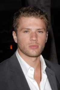 Единственный кто реально, как мне кажется,  не выглядит на свои годы - бывший муж Риз Уизерспун Райан Филипп. Вот тут реально нонсенс. Снимаясь в сериале в 40 лет выглядеть на 20...