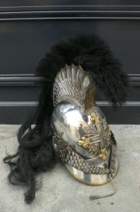 "15 декабря 1775 года мушкетерские отряды были упразднены". А как быть тогда с ротами мушкетёров при короле Людовике Восемнадцатом? В Музее Армии в Париже есть целая экспозиция на ту эпоху...