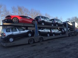 а вот владелец Хуракана, недолго катался он на ней( и доставка авто была необычной.
Сказать, что владелец опечален после ДТП – это ничего не сказать. Хотя в маршрутках он вряд ли будет ездить, ведь в его гараже есть еще парочка годных машин, среди которых – купе BMW M4, спорткар Mercedes-AMG GT и хот-хэтч Mercedes A45 AMG.