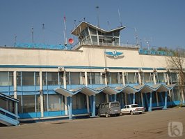 У нас тоже был страх раньше...
Помню в шоке был, когда первый раз летел - в терминале бегали кошки и собаки, облезлые кресла в зале ожидания еще из годов 60-х... А несколько лет назад построили такого красавца.
Было так: