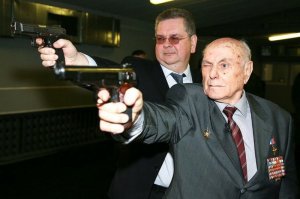 Если он в старости такой, то в боевом возрасте он бы всех джеймсов бондов бы закопал, те даже не успели бы понять ничего