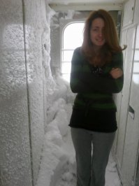 Эти фотографии были сделаны в тамбуре экспресса "Киев-Львов", пишет Цензор.нет.