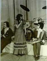 Я  помню у них солистка была,хабалка какая то ...Аллой звали.