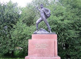 Украина по пути в Европу. А памятник , наверняка уже снесли или изгадили