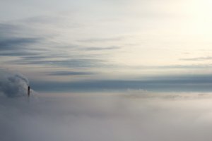 Довольно часто весной и летом витаю в облаках, в прямом смысле ))
Когда дождливая погода и низкие облака, выходишь на балкон, прямо в облака )
А бывает шикарный туман.