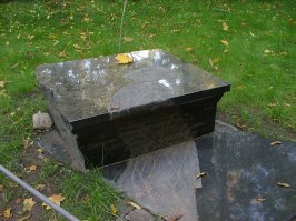 Вот не помню, Питер знаю плохо, тем более, что уже почти 10 лет прошло с тех пор.. Там ещё какой-то музей или выставочный зал внутри этого дворика. Если вы из Питера, то может быть поймете, что это за место по фоткам (все фотографии сделаны именно в нём):