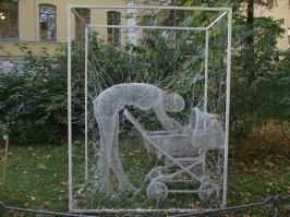 В 2007 году сфотографировал в одном из питерских двориков