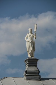 Петропавловка, аллегория Навигации на крыше павильона с ботиком Петра.