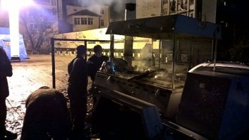 А вот так мы жили в 2015-2016 когда бандерлоги взорвали вышки всех воздушных линий в Крым - есть что вспомнить : )
На фотографиях - Ялта, 27 ноября 2015