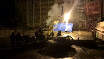 А вот так мы жили в 2015-2016 когда бандерлоги взорвали вышки всех воздушных линий в Крым - есть что вспомнить : )
На фотографиях - Ялта, 27 ноября 2015