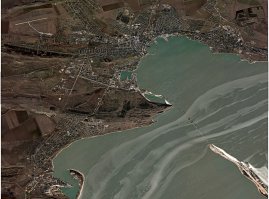 Скоро совсем несложно будет добраться, вот он - строящийся Крымский мост, спутниковый снимок от 9 февраля 2017: