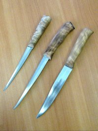 каждый покупает,делает или заказывает нож для своих целей: рыбачить, разделывать мясо, ходит в походы, красоваться перед знакомыми. Мне нужны для сельской жизни, красота уступает удобству.