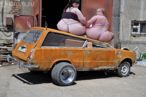 А вот посадить в это ведро смазливую телочку,в трусиках из веревочки (ц)

согласен.