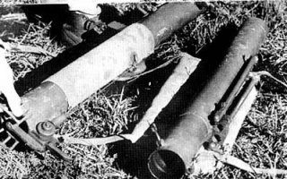 Тип 4.
70-мм 
поступил на вооружение Императорской армии в июле 1944-го.
Пусковая установка разборная, как у базуки. Сошки от пулемета тип 99. Спусковой механизм в отличие от базуки и панцершрека - механический.
Сразу же выявилась хреновая бронепробиваемость, поэтому к концу 1944-го калибр увеличили до 90мм