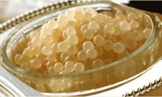 Икра белая, белуги-альбиноса(Иран). Цена за кг. ~20000 евро. Расфасовывается в баночки из чистого золота.