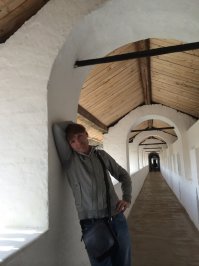 Да, удалось побывать и в ростовском кремле, где проходили съемки "Ивана Васильевича" Впечатлило. Кстати, там, на территории кремля, местные, частенько, отмечают свадьбы, разбив шатер )))